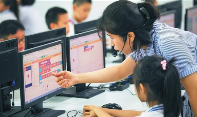 教育部扔下重磅炸弹：2026年开始，全国一律不准再买校外商业试卷