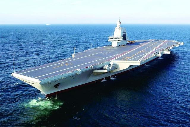 中国海军迈入三航母时代！“福建”舰震撼入列，性能究竟多先进?