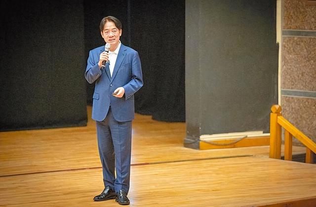 中国国防部送赖清德4个字	，英媒: 特朗普中断采访，接北京的电话