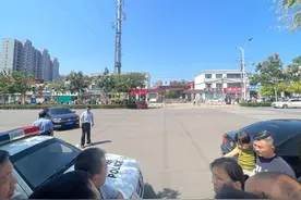 痛心！已致5名学生、6名家长遇难，当地警方通报图片