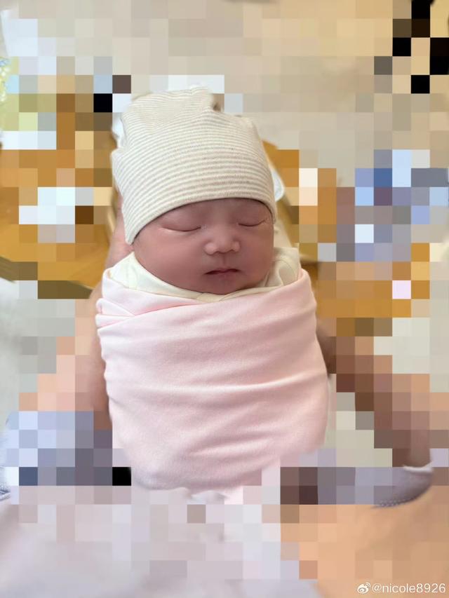 魏秋月官宣二胎喜讯，接生婆居然有外国洋大夫，如今儿女双全！
