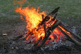 火究竟属于什么物质？是固态、液态还是气态？其实都不是！图片