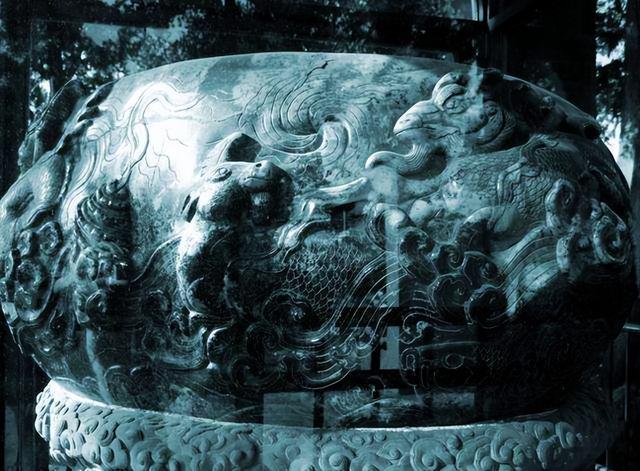 憋屈的国宝：用七千斤名玉打造，被当咸菜缸，装了三百年咸菜