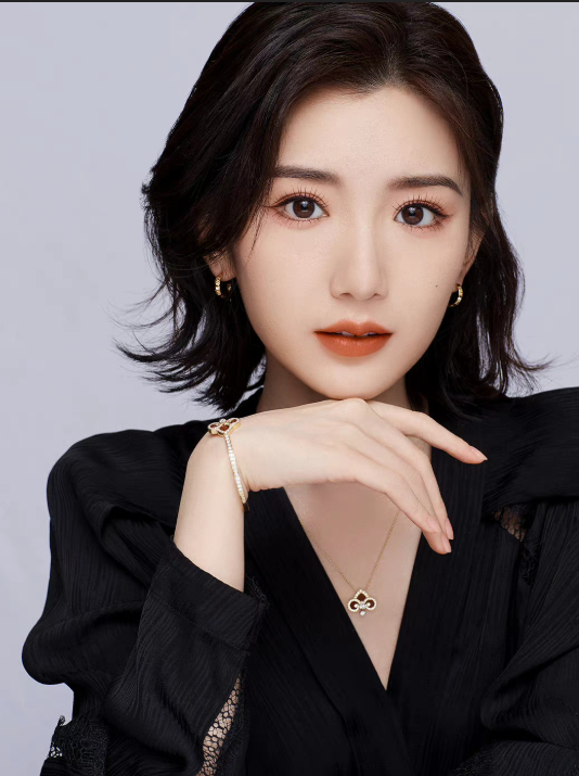 与陈晓闪婚领证传闻真相大白1个多月，毛晓彤近况曝出，并不意外