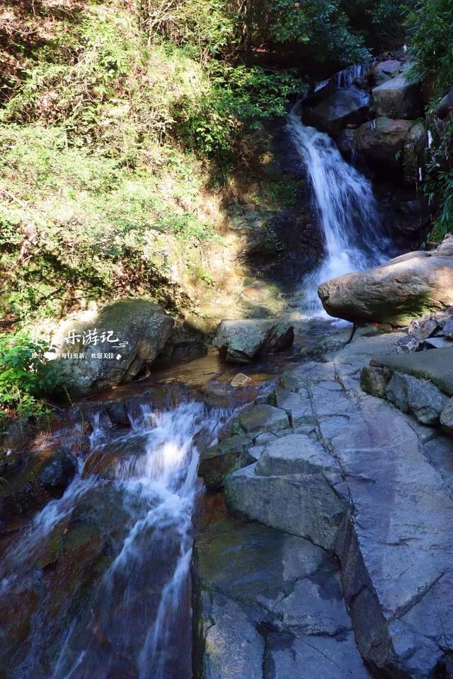 浙江宁波城西的隐秘古道瀑布飞溅，堪称绝美的玩水胜地，确实好玩