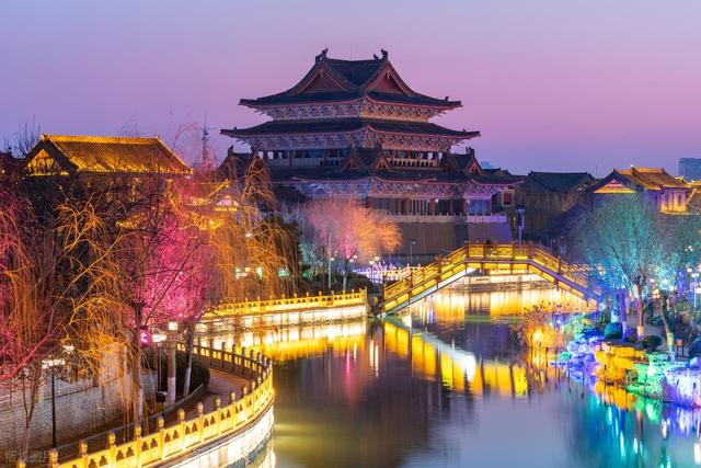 “地陪”不是擦边，月入8000提供个性定制！但这些需要警惕……