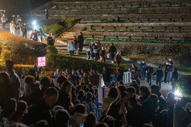 赴约吗？印象大红袍的精彩，今夜依旧