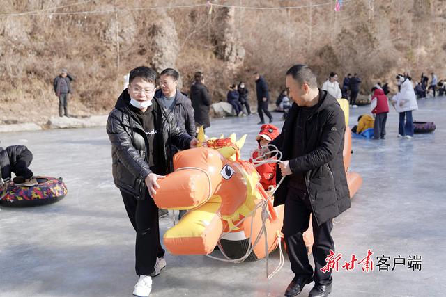 礼县翠峰寺冰趣醉游人