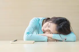 下午三四点就犯困，多是膀胱经阳气衰弱，气血不足！你中招了吗？图片