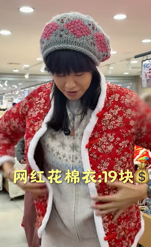 李艾一家游哈尔滨，买19元棉衣和29元雪地靴，花346元旅行后扔掉