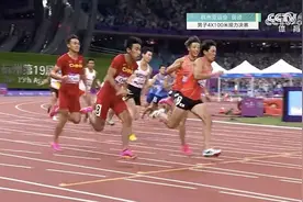 最后一棒反超！中国队夺得男子4×100米接力金牌图片
