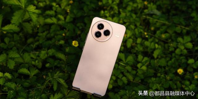 3000内公认“拍照好颜值高”的5款手机，8月重点考虑，拍照很清晰