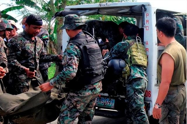 菲“内战”打响，但杜特尔特还未吹响反攻号角，各方在等一个契机