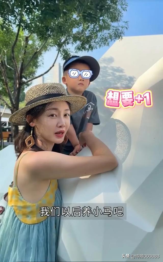 郑恺和苗苗暑假带儿女去阿那亚旅游，一家人幸福感都溢出屏幕了！