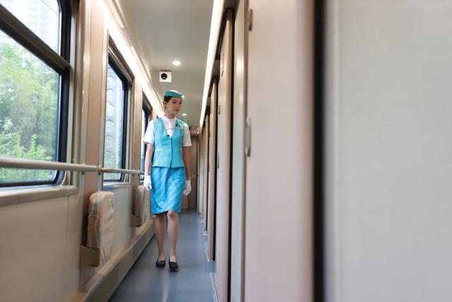 哈铁全新高端旅游专列今日亮相！棋牌室、练歌房……能想到的配置全都有！