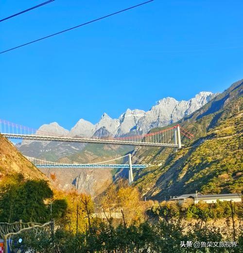 秋日香格里拉：赴一场人间净土的乌托邦之约