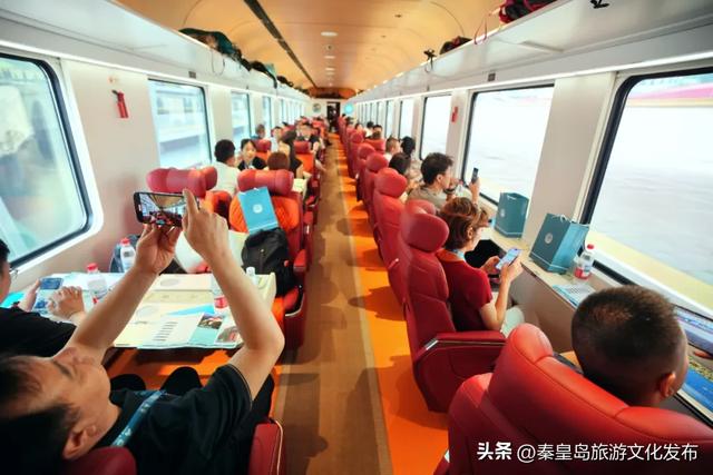 乘坐“星光·燕赵号”全景旅游列车，奔赴秦皇岛山海的浪漫之约！