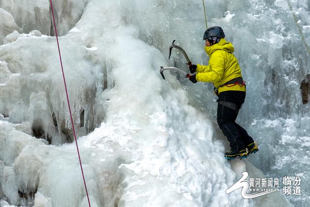 【视觉临汾】霍州悬泉山冰瀑引“舞”客 迎接多地攀冰爱好者