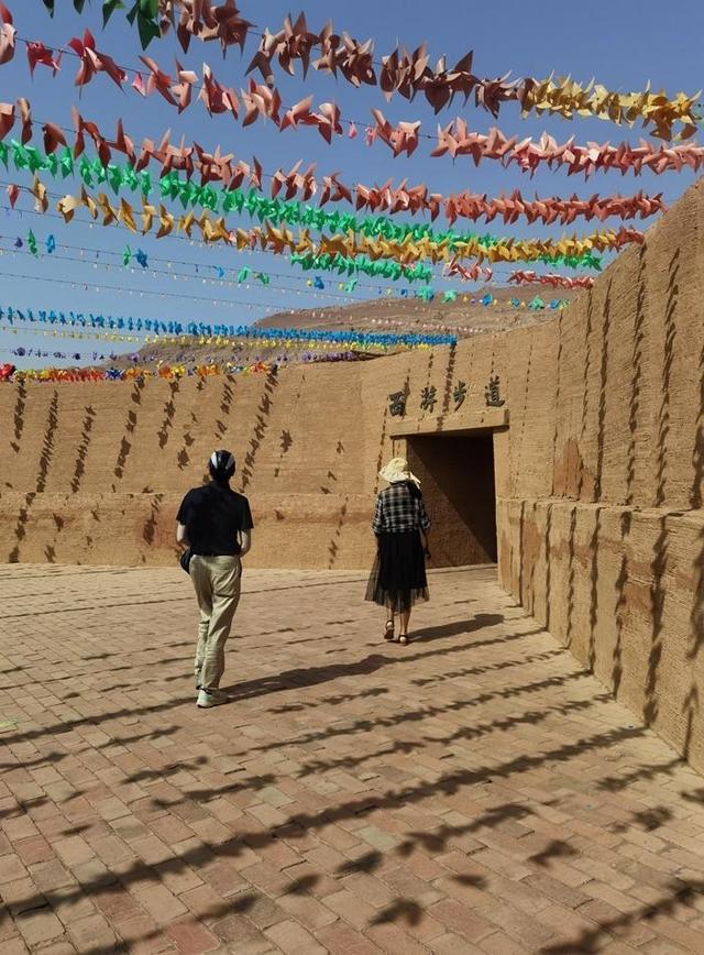 游新疆中国热极火焰山