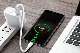 手机千万不要这样充电，否则离报废不远了，人人都在犯图片