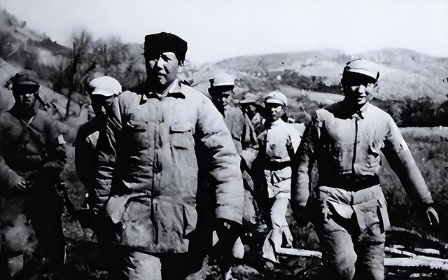 他是黄埔四期第一名，建国后婉拒上将军衔，毛主席：他不亚于我