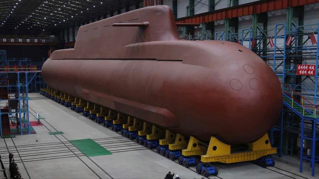 日本叫嚣拥核	，金正恩亲自指挥一颗导弹“砸向日本海”，高市傻眼