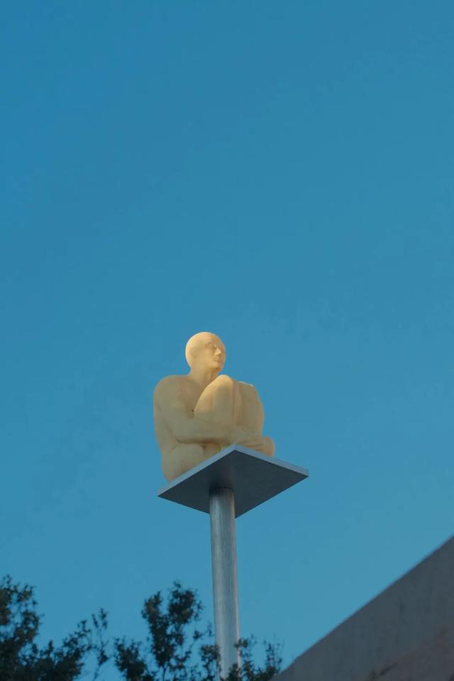 人均卡戴珊，这个忧伤又美丽的小国让我念念不忘