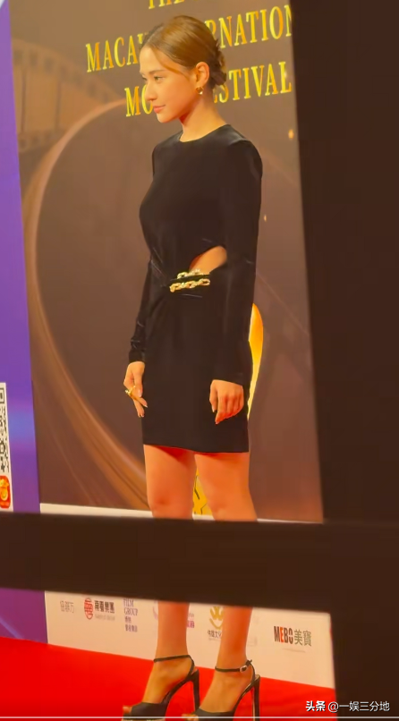 这和“真空”有啥区别，章子怡大胆穿衣，却没赢过保守的蒋勤勤