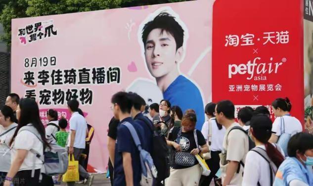 全网最“赚钱”的4位网红，个个赚的盆满钵满，身家过亿收入惊人