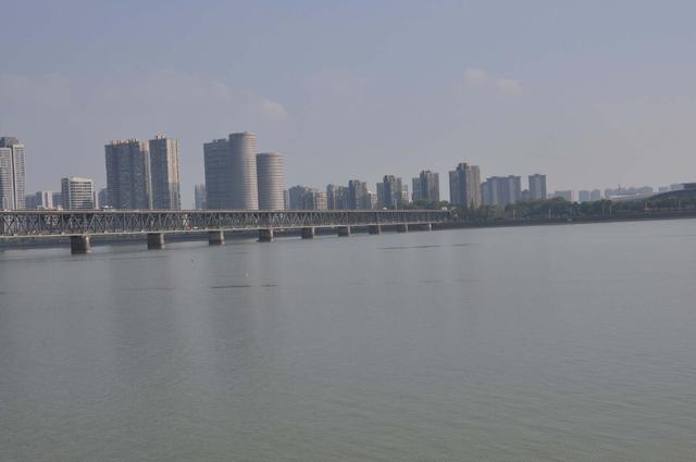 南京城 拍江南行摄 记者 张德富