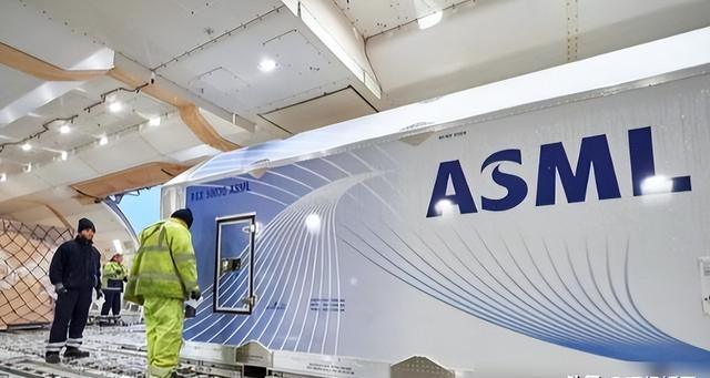 450台光刻机，2153亿元！ASML正式宣布，外媒：中国芯大势已去了