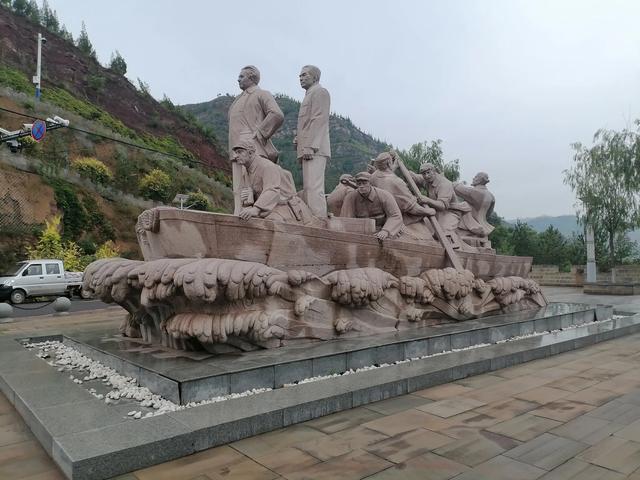 吴堡公交站牌真奇葩统一区域两侧两个名称