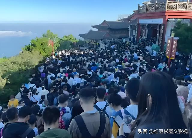 “全世界都知道中国人放假了!” 看14亿中国人如何用脚步丈量地球?