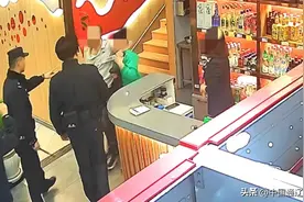 危急时刻，民警空手夺刀……图片