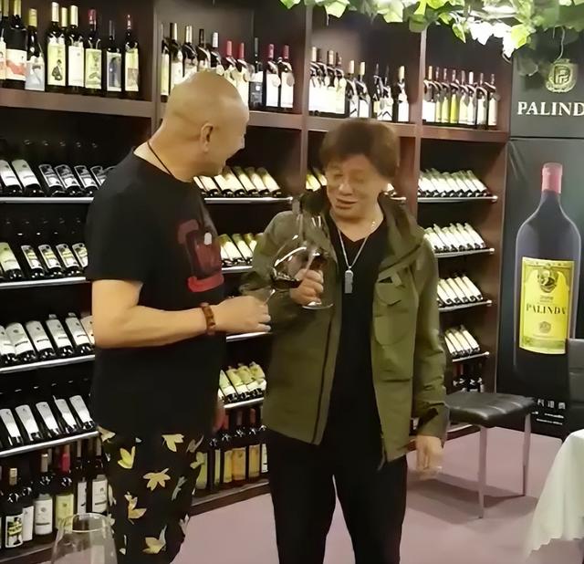 梁小龙去世早有预兆，关门弟子爆料3个“不良爱好”，都是催命符