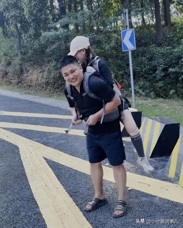 广东女子登山脚崴，被陌生小伙背40分钟下山，恶心的一幕却出现了