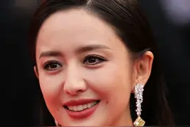 中国女星亮相戛纳开幕红毯，巩俐佟丽娅关晓彤原生态怼脸照曝光图片