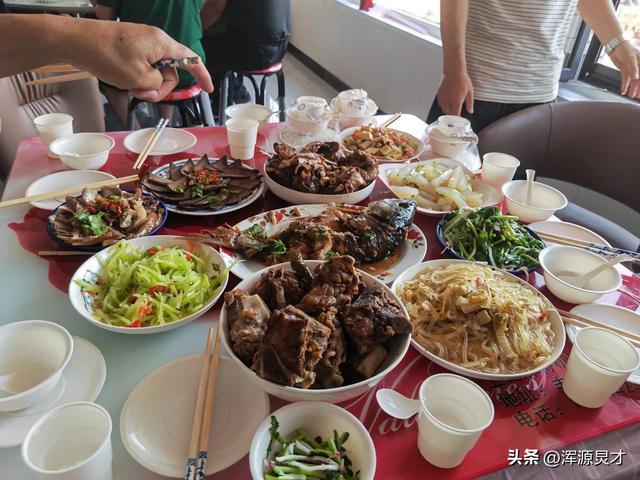 在沽源长梁村吃席