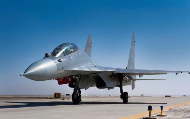 官宣歼-20S能对地攻击、反舰和电子战、它的“肚子”够大吗？