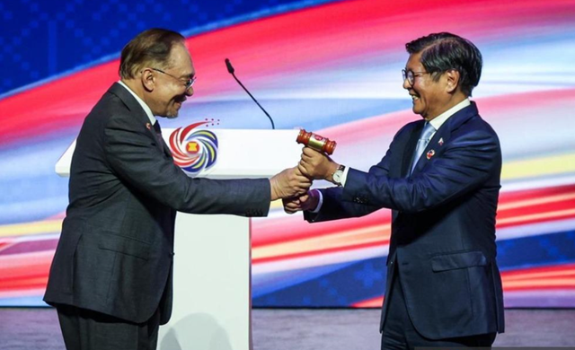 菲律宾终于改邪归正？马科斯派夫人上场，给新任中国大使设接风宴