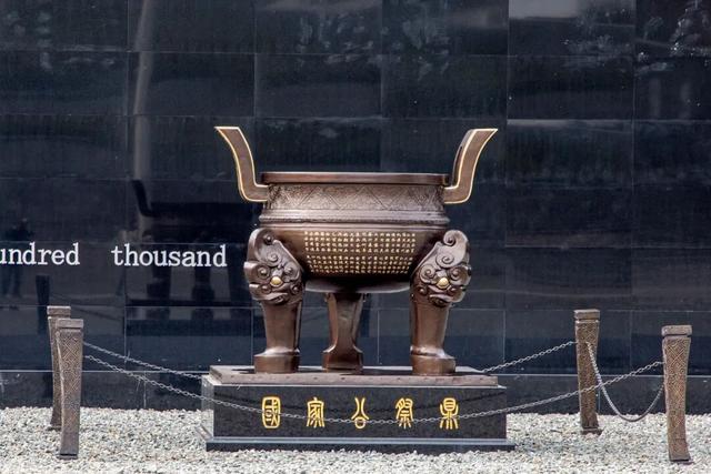 一条穿越黑暗，抵达光明的铭记之路！