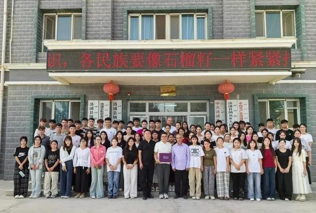 新婚夫妻住一起，背后藏着这个全县骄傲的秘密！