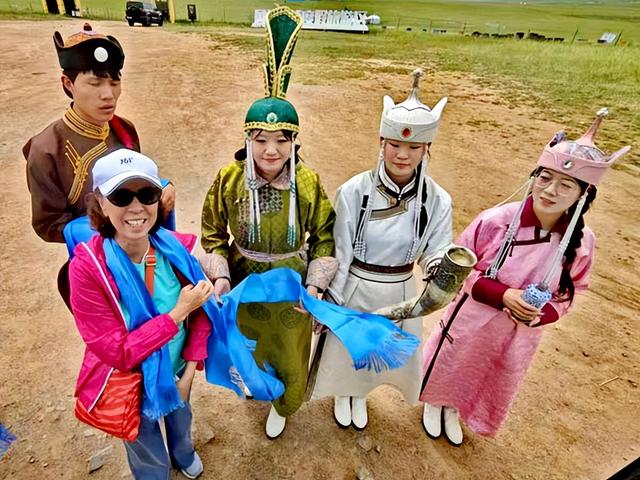内蒙古旅游：从牛奶湖到风情马镇行（图）