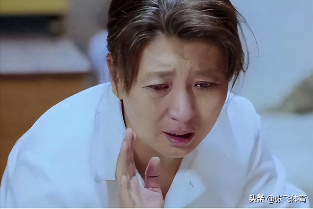 闫学晶丑闻再曝！一人已被拘留，婚变内幕被扒，亲手拔父亲氧气管