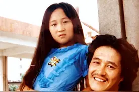 赵本山的女儿赵玉芳“倒贴”300万下嫁穷小子，被小4岁丈夫宠成宝图片