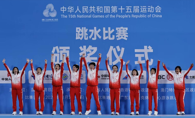 跳水界再出黑马！王伟莹勇夺单人冠，采访意外透露全红婵真实状态