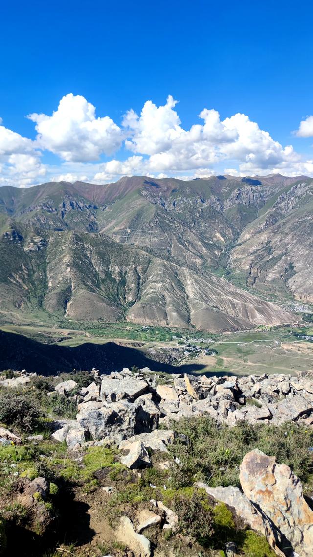 爬拉萨哲蚌寺后山，从海拔3600米到山顶5300米，上下20公里
