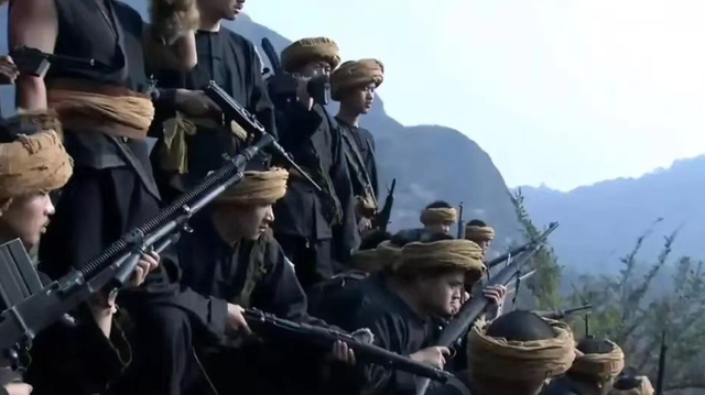 1950年，5000土匪包围解放军，匪首听错哨兵一个字，我军化险为夷