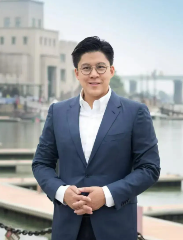 不装了！结婚10年后，章泽天彻底跟刘强东翻脸，郭晶晶当初没说错