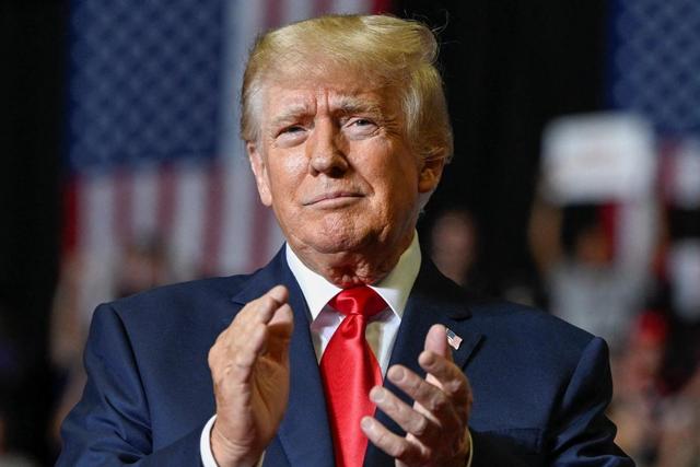 中日情况有变，高市早苗急电白宫，特朗普发狠	，下达了一项总统令